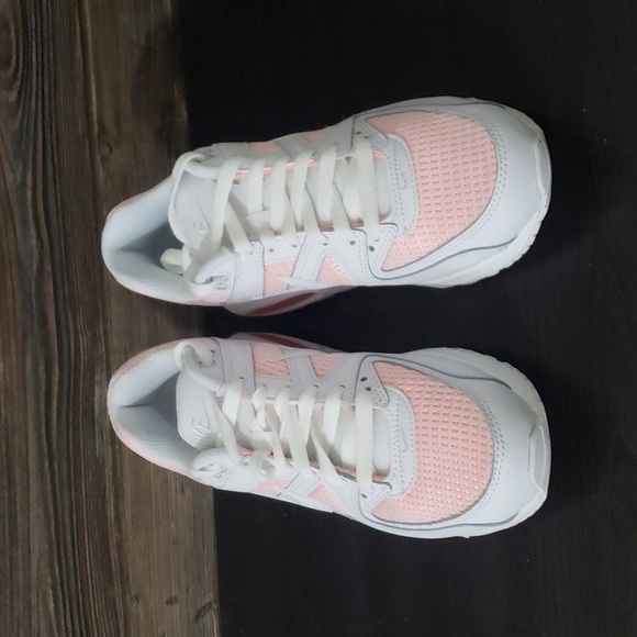 New Nike Womens Air Max Command White Orange Sneakers Size 6.5 Casual Streetwear - Picture 3 of 9